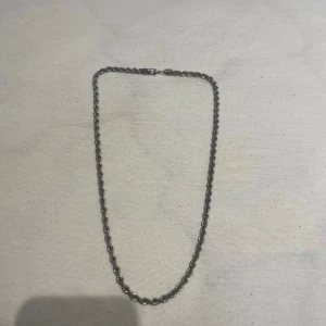 Silver halsband - Halsband 60 cm lång rostfritt pris kan diskuteras de e ba skriva om de e något ni undrar om halsbandet 