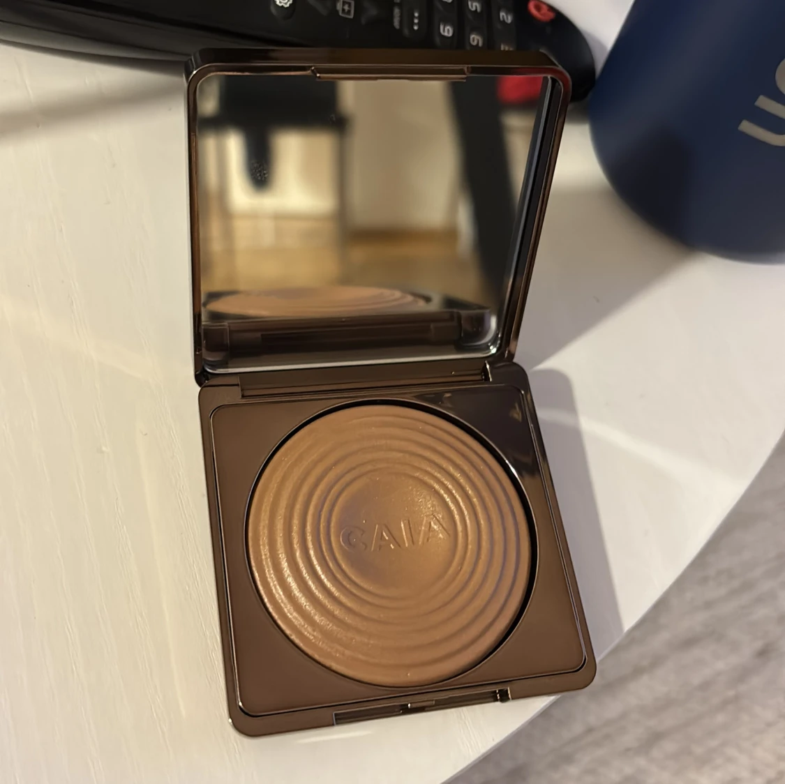 CAIA Glow Bronzer i nyansen LA DIGUE - 1