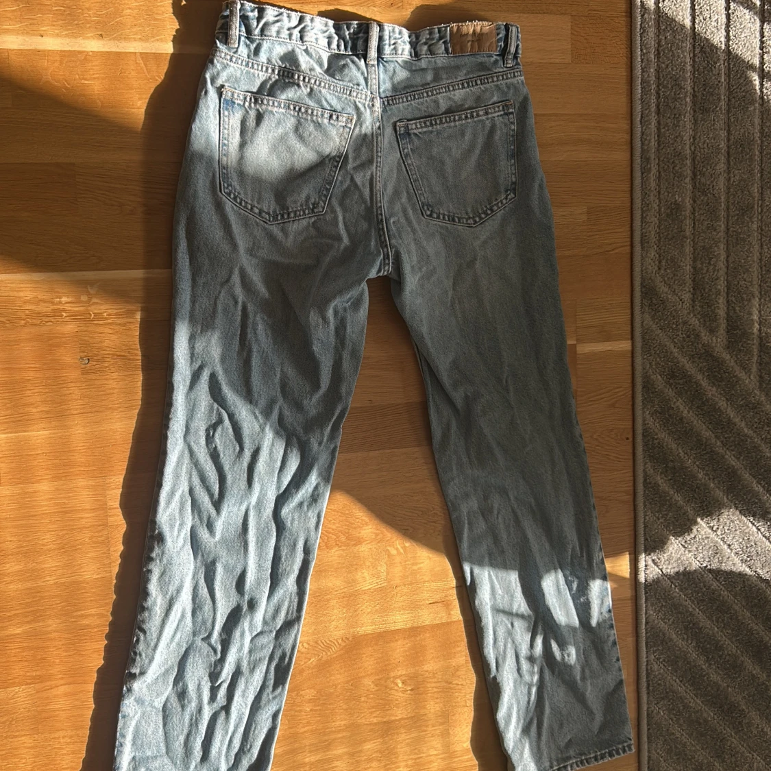 Ljusblå raka jeans från Perfect Jeans Gina Tricot  - 2