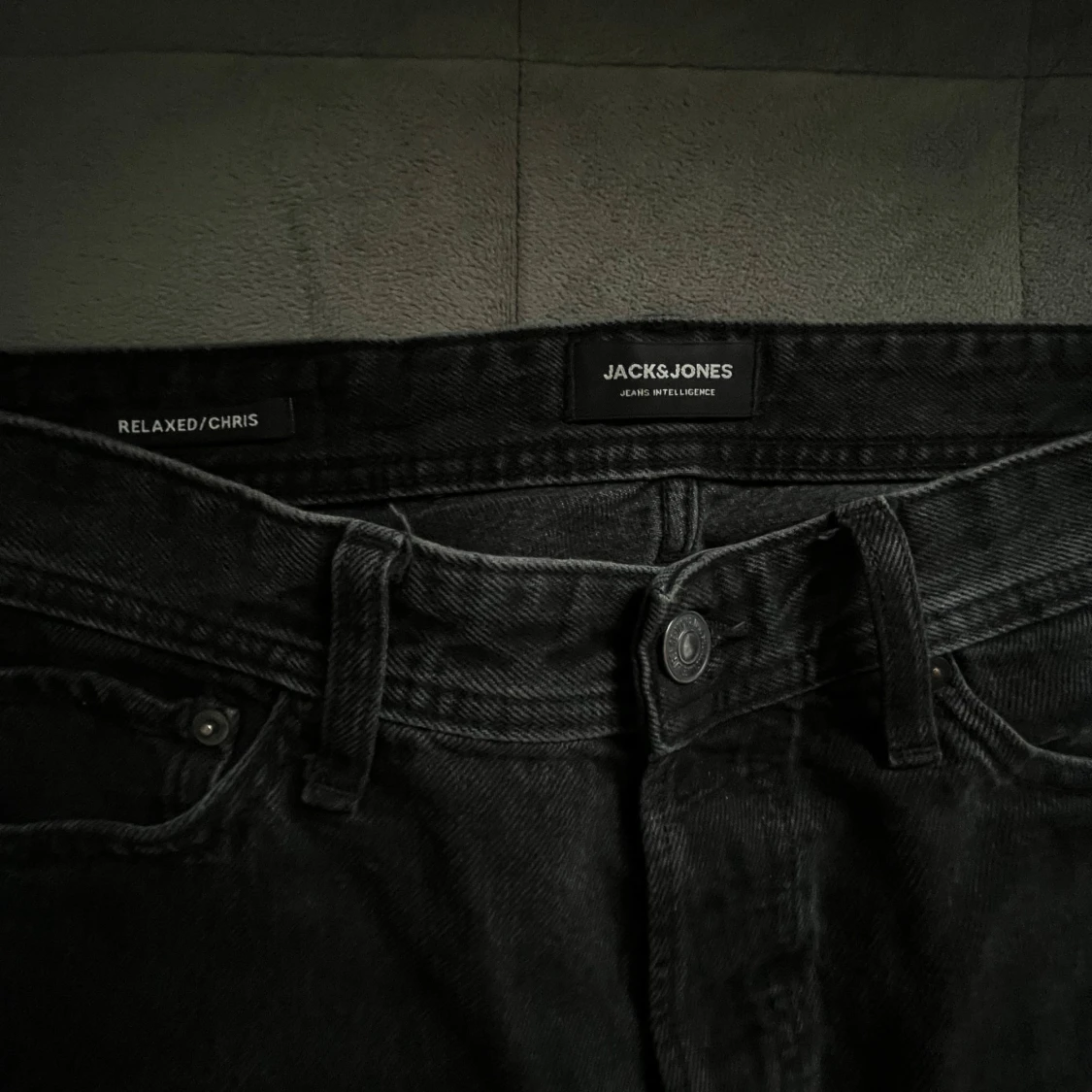 Svarta relaxed jeans från Jack & Jones - 2