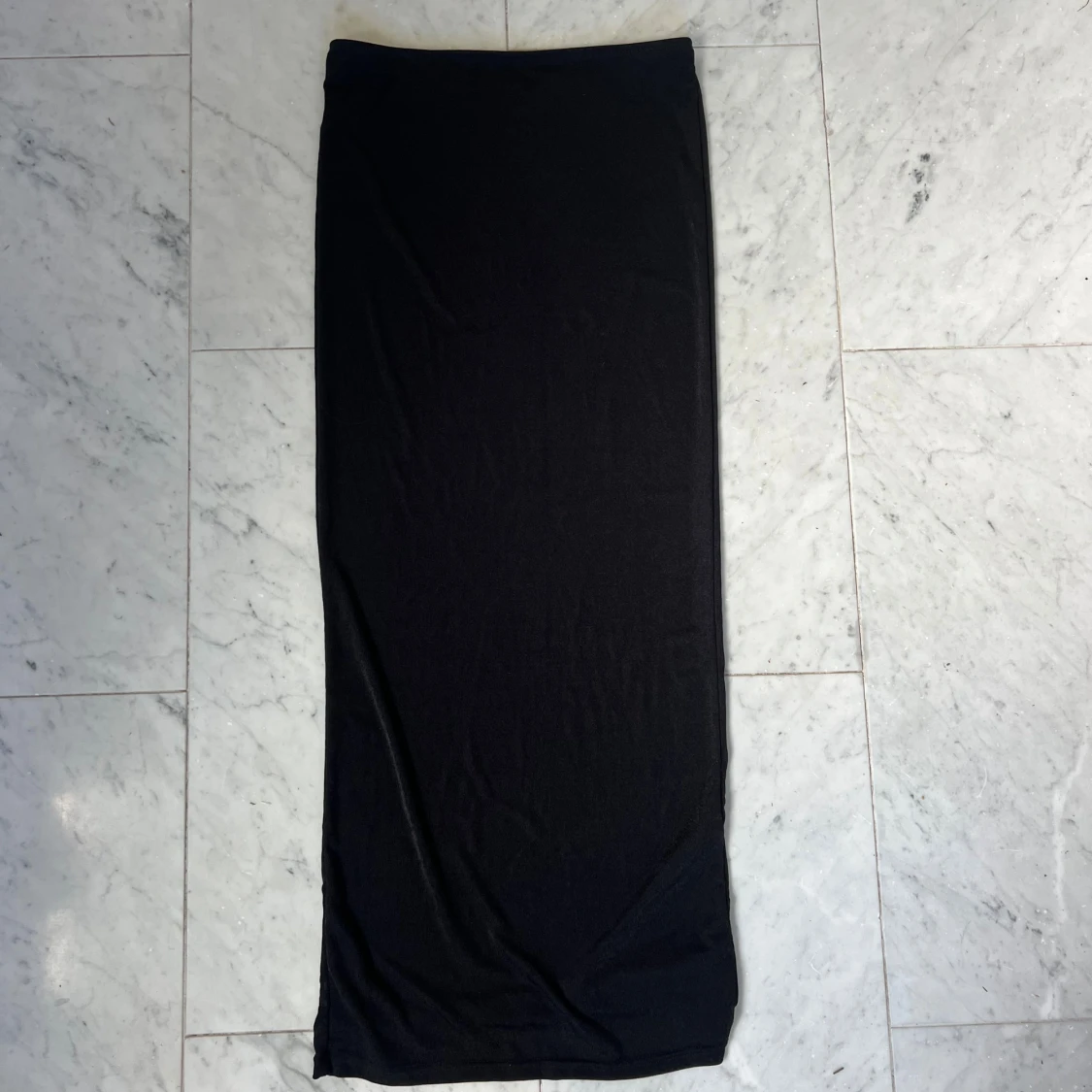 Svart långkjol i mjukt material