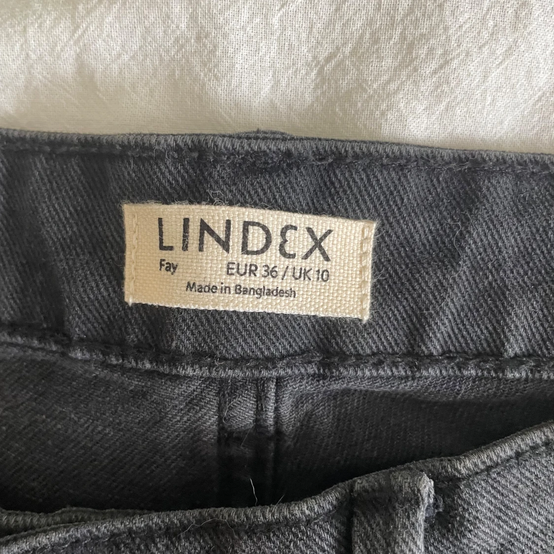 Lågmidjade Svarta wide jeans från Lindex, strl 36 - 1