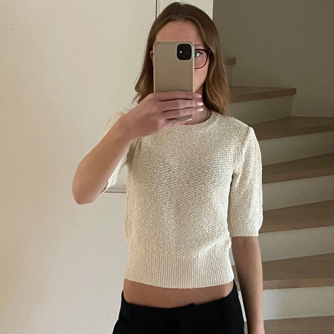 Beige stickad kortärmad tröja