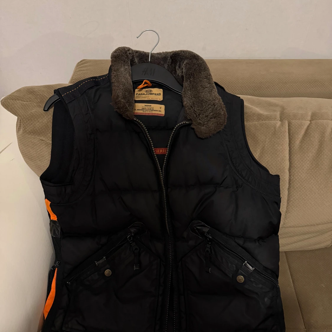 Svart dunväst från Parajumpers - 1