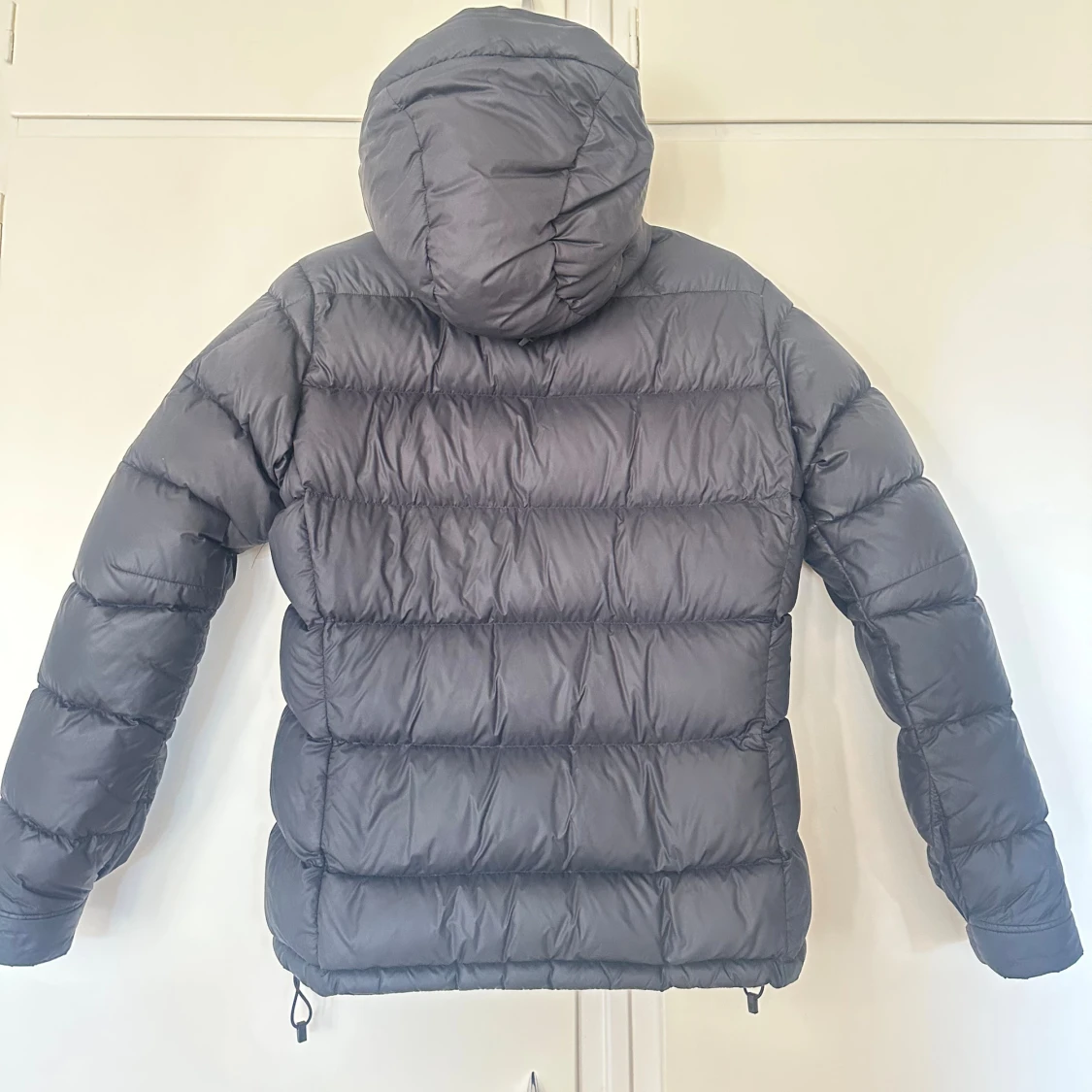 Svart dunjacka Peak Performance - 2