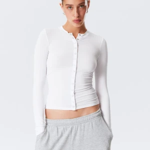 Slutsåld topp Weekday - Använd en gång, precis som ny! Liten i storleken