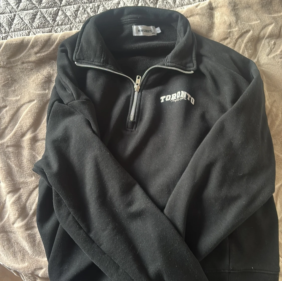 Svart half zip tröja Toronto New Garments