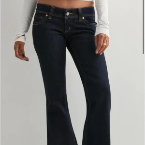 Abrand jeans mörkblå - Säljer dessa Abrand jeans i modellen A ’99 Low Boot! Supersnygga!💕köptes för 1000kr och kan skicka samma dag om du köper med instabox!!!