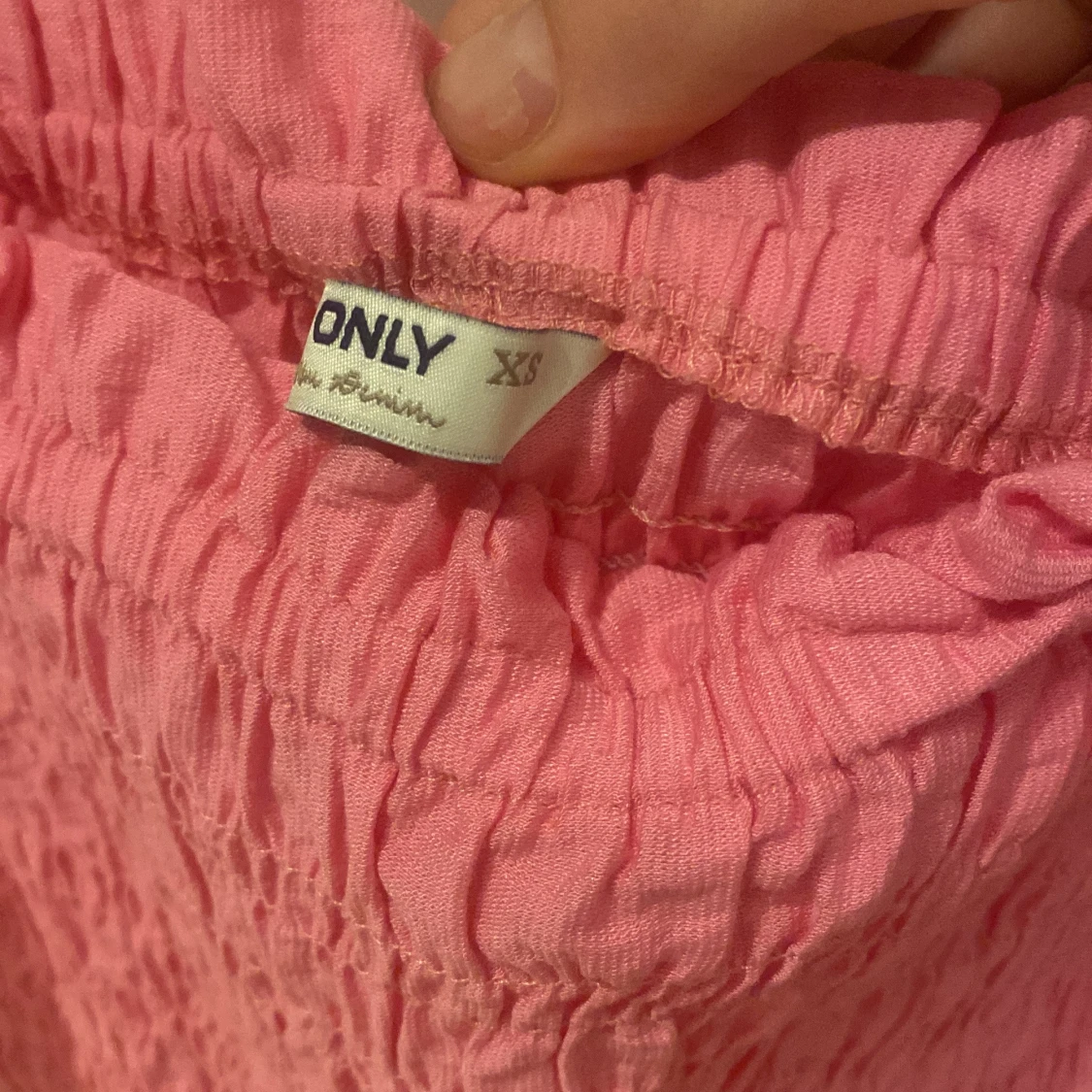 Rosa puffärmklänning från ONLY XS - 1