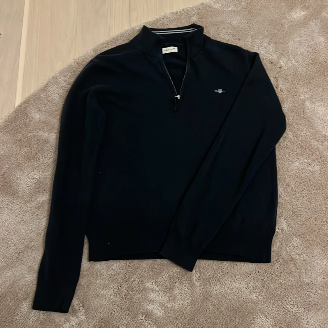 Mörkblå half zip tröja från GANT