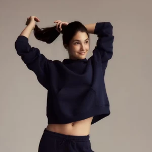 Mörkblå hoodie💞💞 - Säljer denna jättefina mörblåa hoodien från gina. Den är trendig och i fin färg. Den är gosig och sitter väldigt bra på. Passar perfekt till skolan. Köpt för 360 säljer för 199❣️