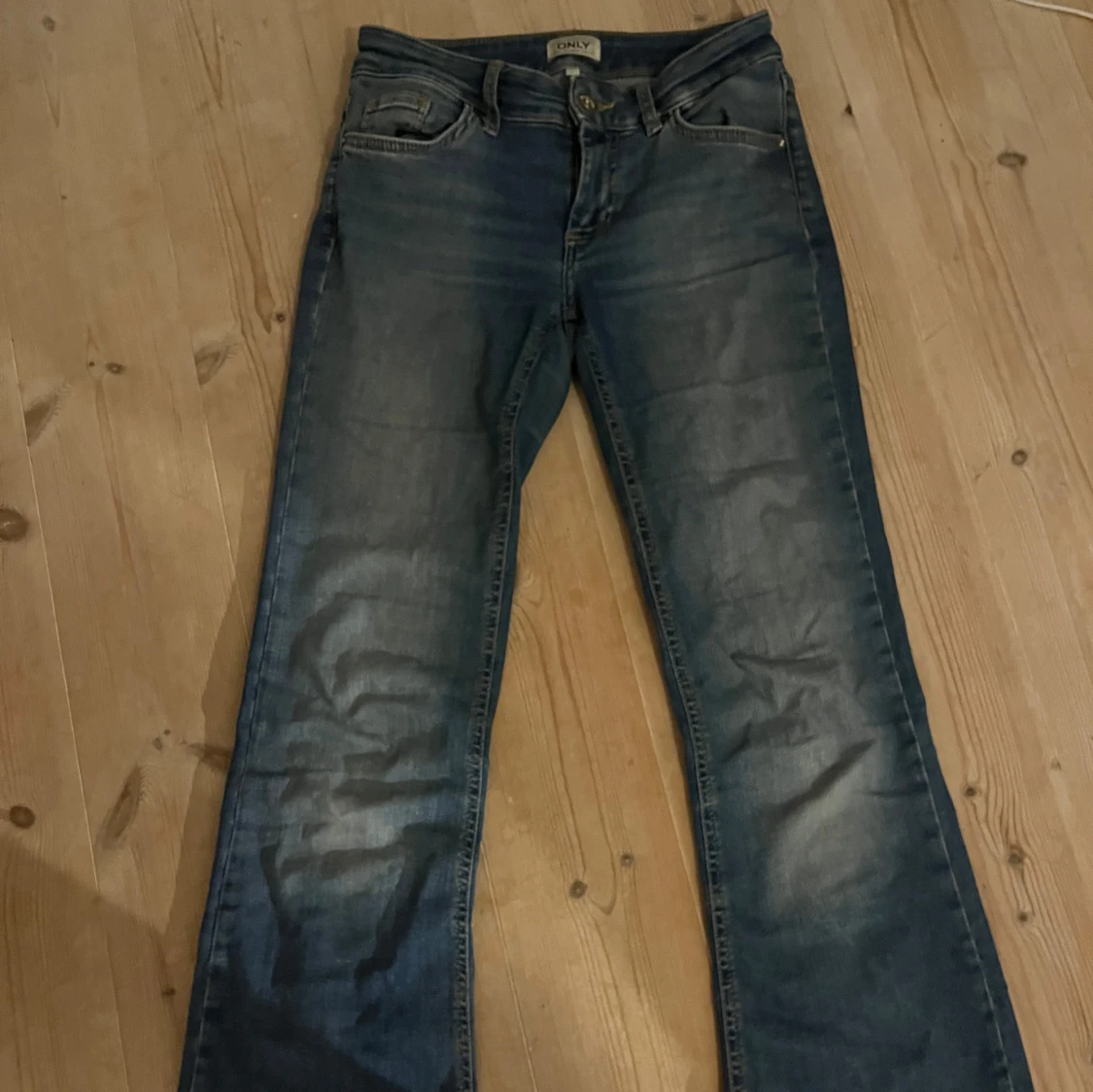 Blå bootcut jeans från Only
