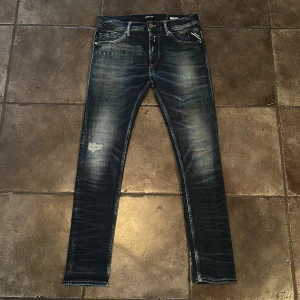 Replay Jondrill - [Replay Jondrill] [Strl: ~30/32, ungefär] [Skick 10/10] Hör gärna av dig om du har funderingar! Pris är disskuterbart, mvh Edvin💫