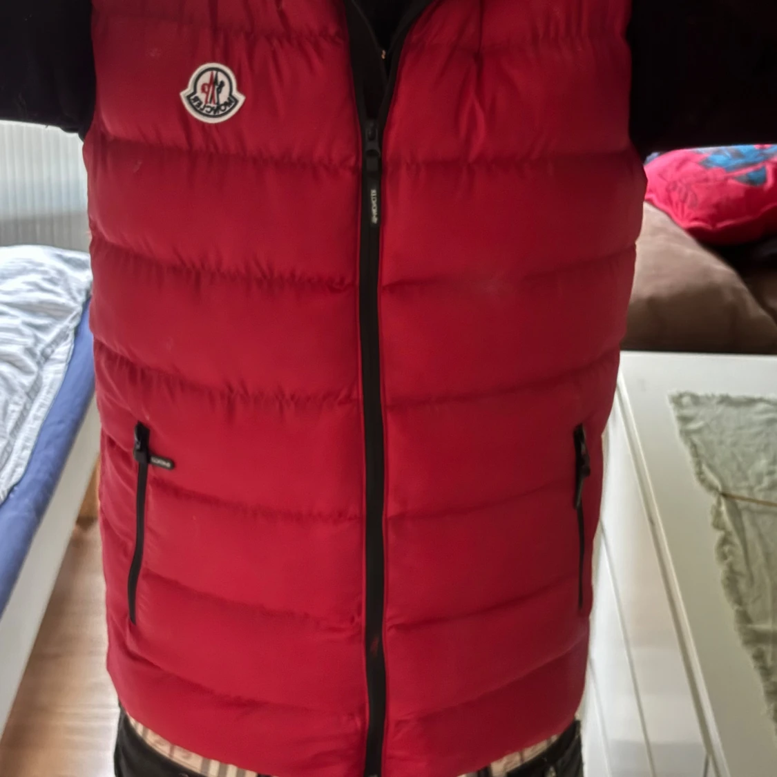 Röd dunväst från Moncler - 3