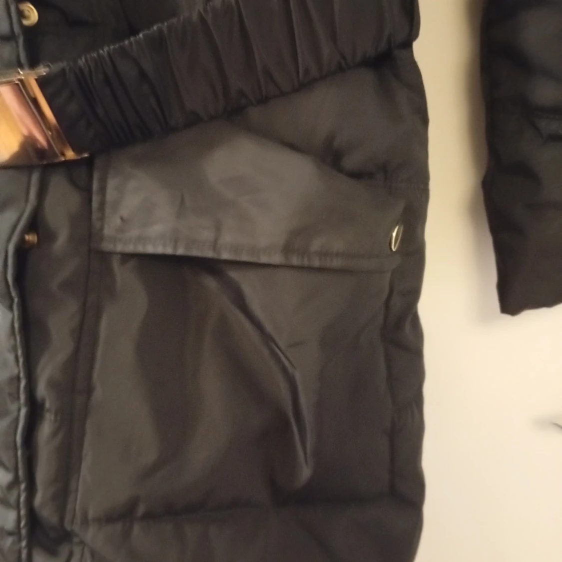 Svart pufferjacka med bälte Havana - 3