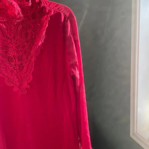 Intimisimi liknade  - Jäätteeee fin tröja perfekt ju till jul, fina spets detaljer och super skönt material 