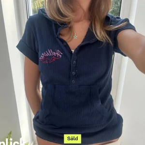 2000 tal tröja - Jätte vacker tröja från HOLLISTER. Först till kvarn är det som gäller!!