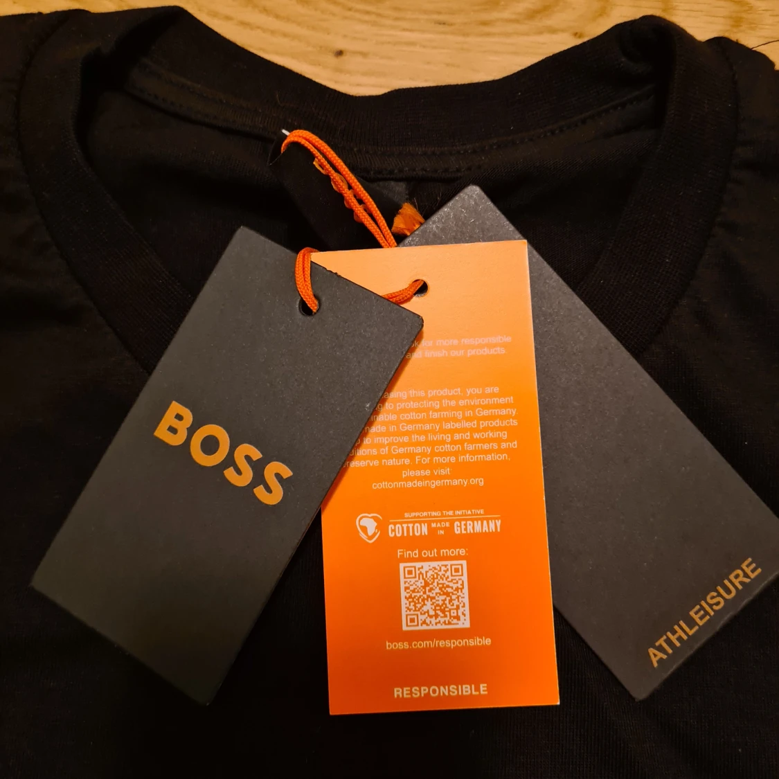 Svart t-shirt från BOSS  - 3