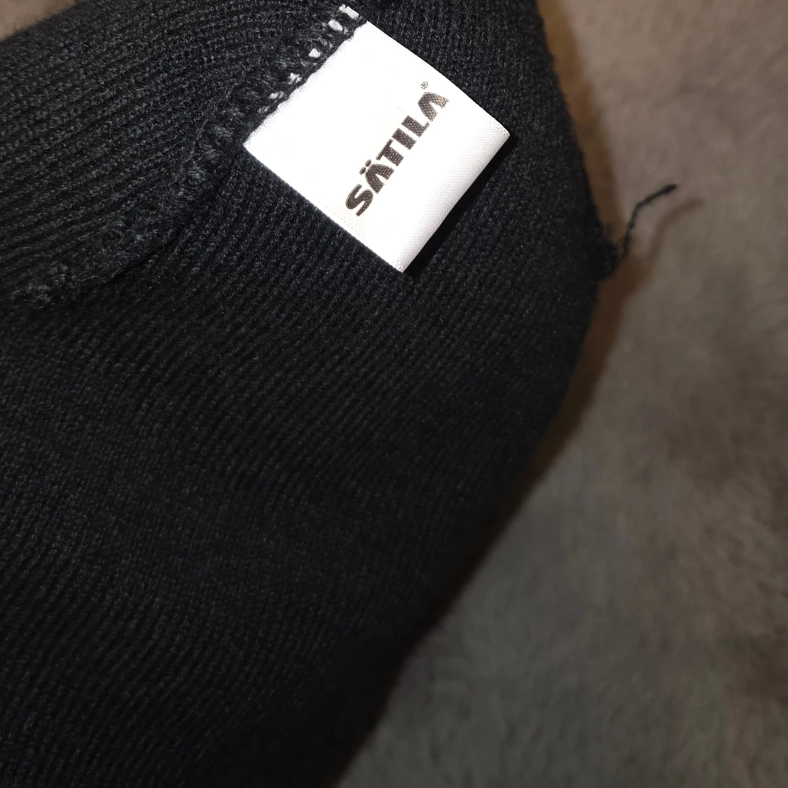 Svart mössa från Sätila - 2