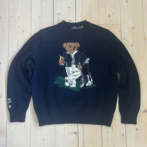 Stickad polo bear tröja - Storlek L Men sitter som M. | nyskick i princip! | hör av dig vid frågor | fraktar väldigt fort!