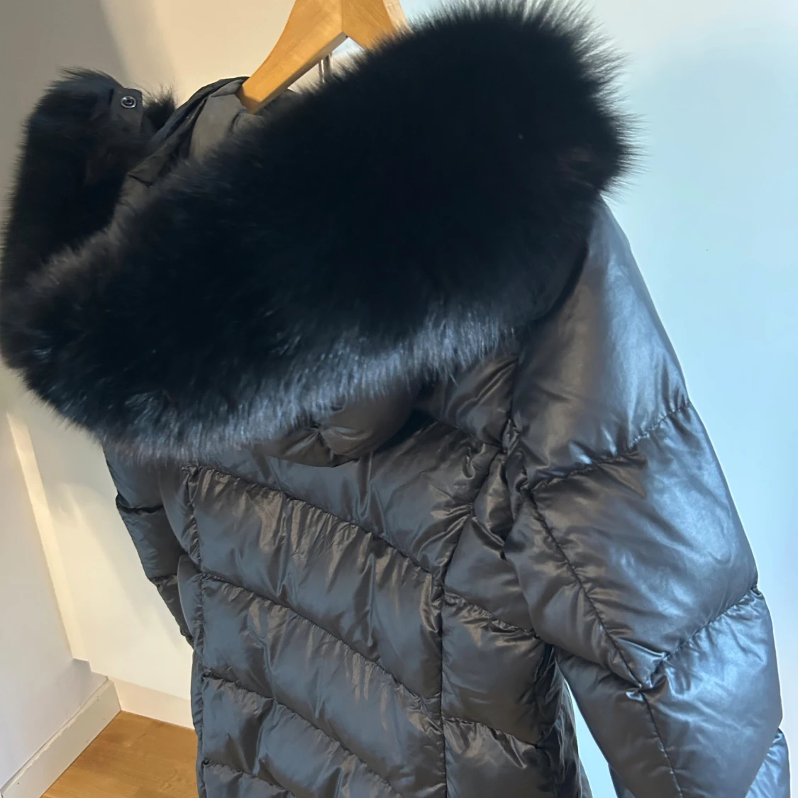 Svart dunjacka med päls från Colmar - 1