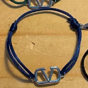 Mörkblå v armband  - Mörkblå v armband 