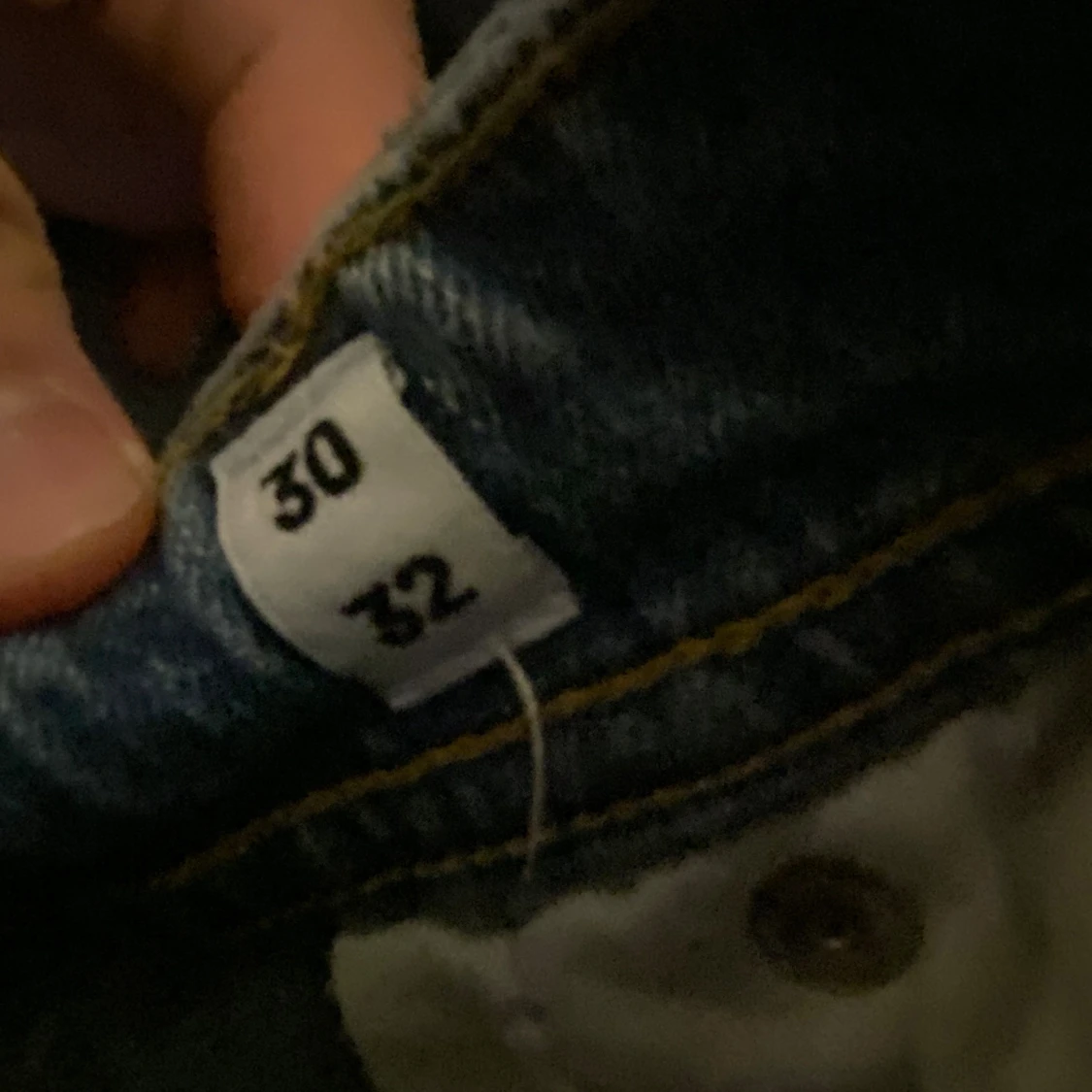 Ljusblå jeansbyxor i storlek 30/32