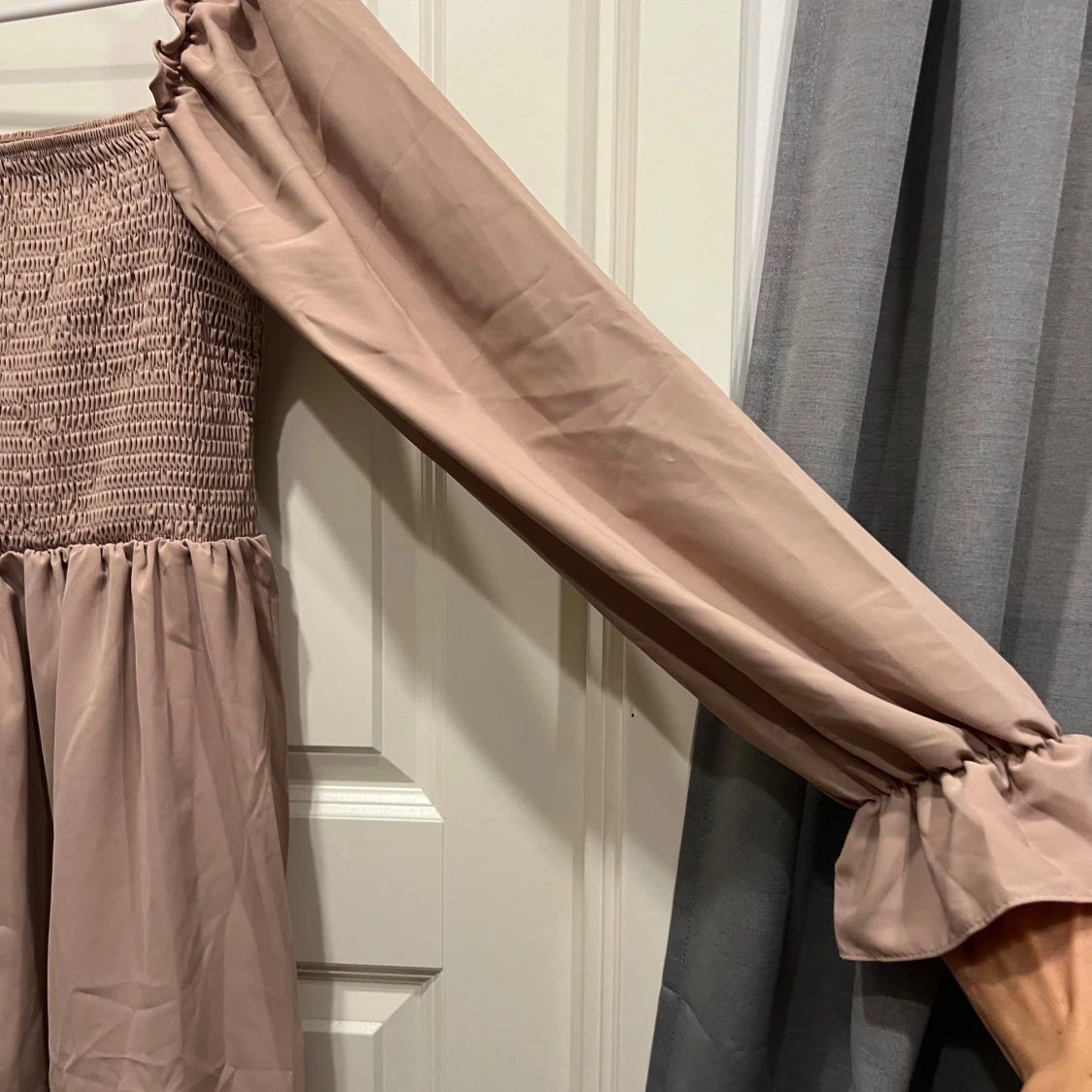 Beige långärmad klänning från SHEIN - 1