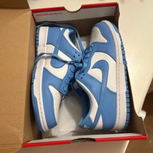 Nike Dunk Low blå sneakers - Helt nya! I kartong samt kvitto finns. 
