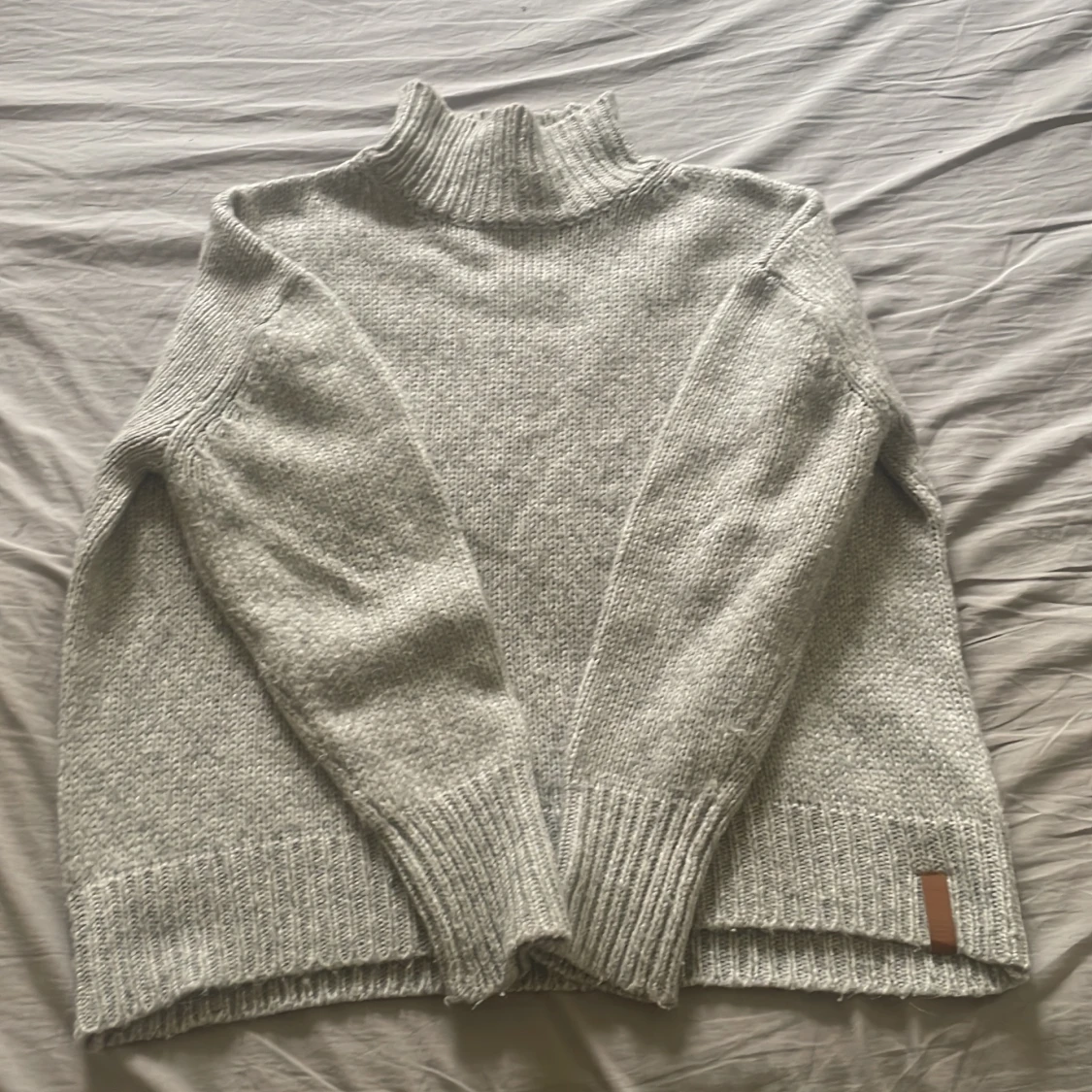 Grå stickad polotröja Alpackablend