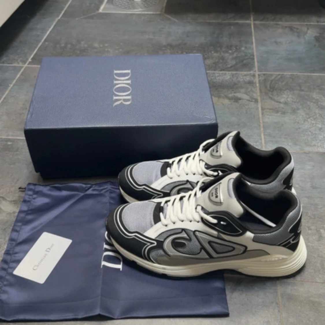 Dior sneakers i svart, grå och vit