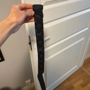 Svart  bälte i skinn - Helt ny skick