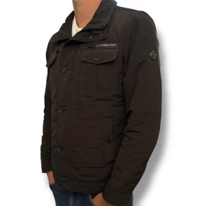 J.Lindeberg Jacka  - Trendig J.Lindeberg Jacka | Perfekt höst/vinter jacka | Skick 8/10 inga skador | Storlek L och färgen svart/mörkbrun | SLUTSÅLD MODELL | Nypris 4000kr | Hör av er för mer information/bilder!