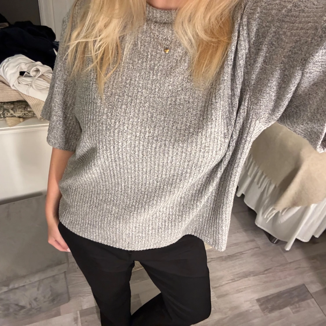 Grå ribbad topp från lager 157