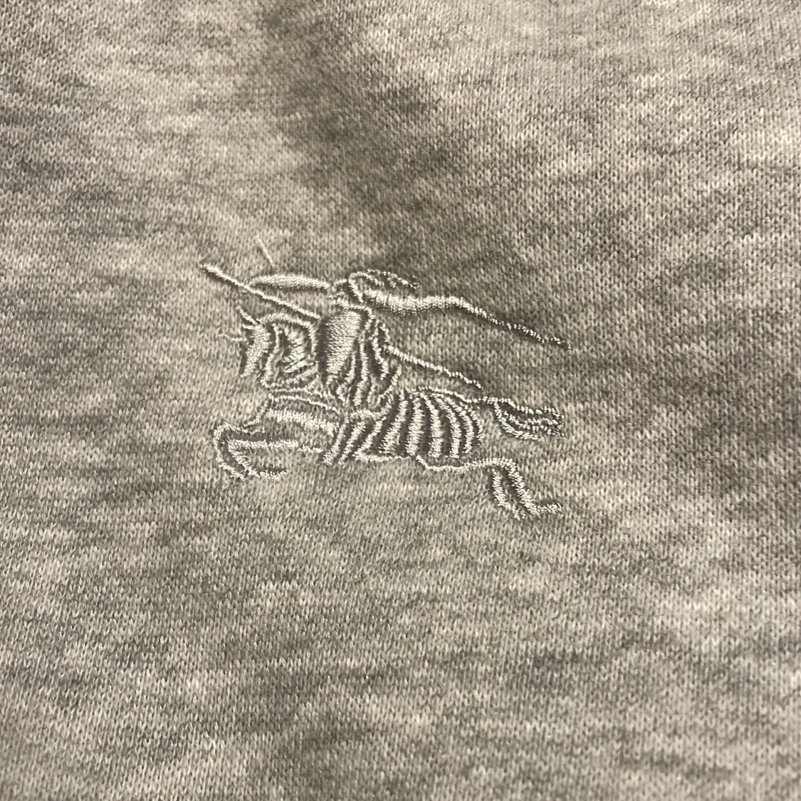 Grå hoodie från Burberry med dragkedja - 3