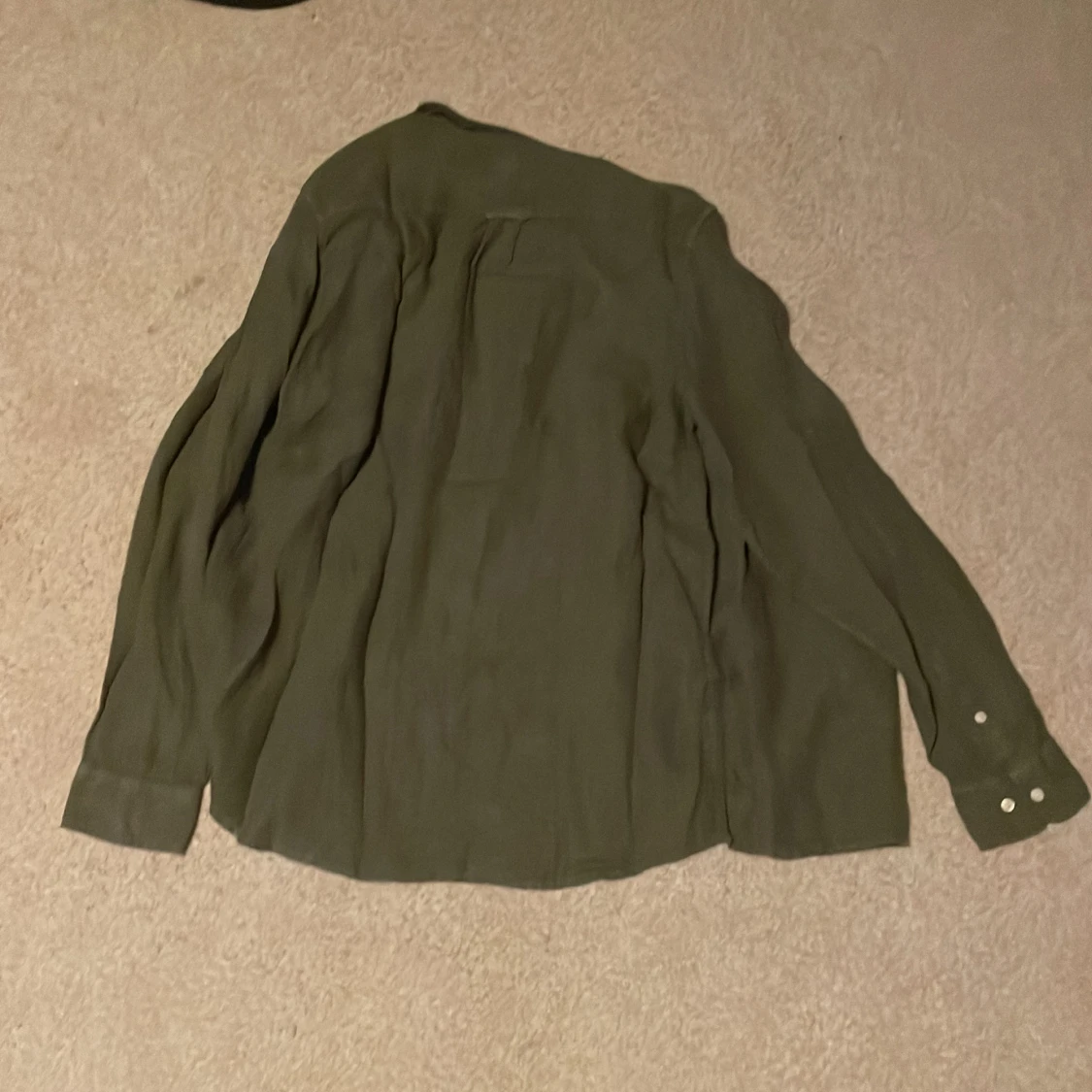 Olivgrön linneskjorta från Gant - 3