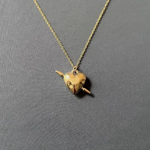 Gold Arrow Heart - 45 cm. Rostfri.