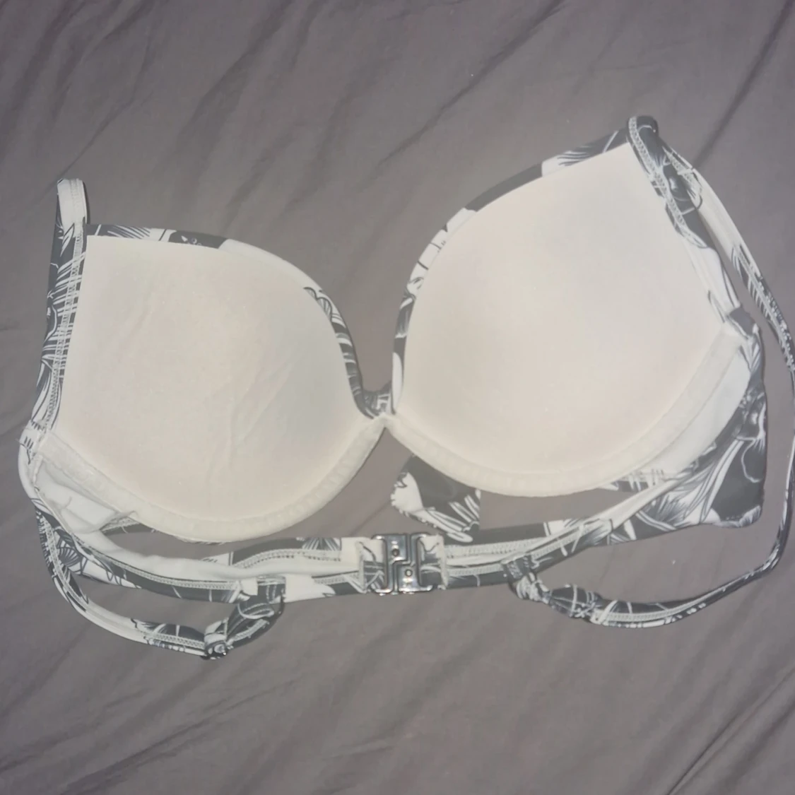 En svart/vit blommig bikini! - 1