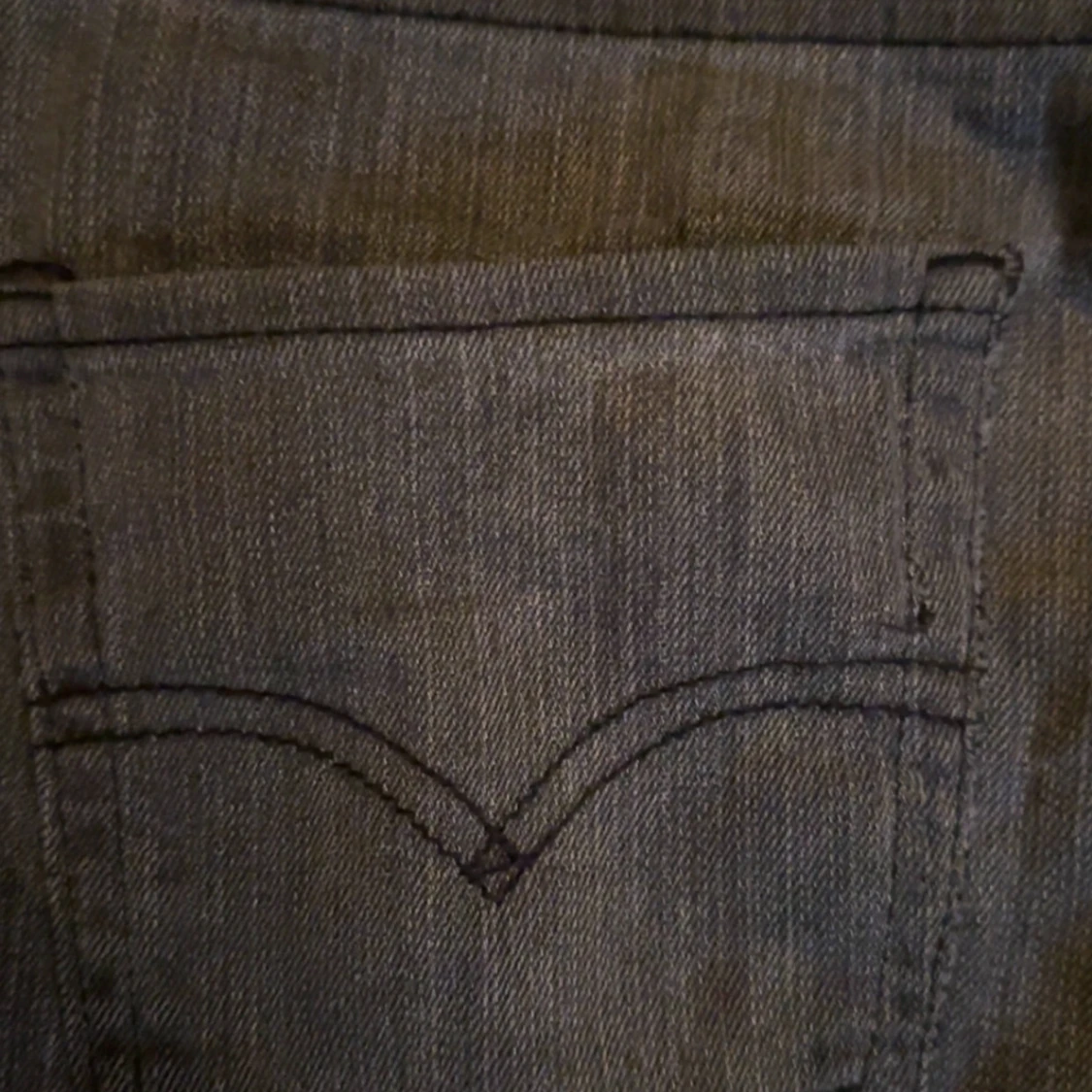 Grå levis jeans - 1