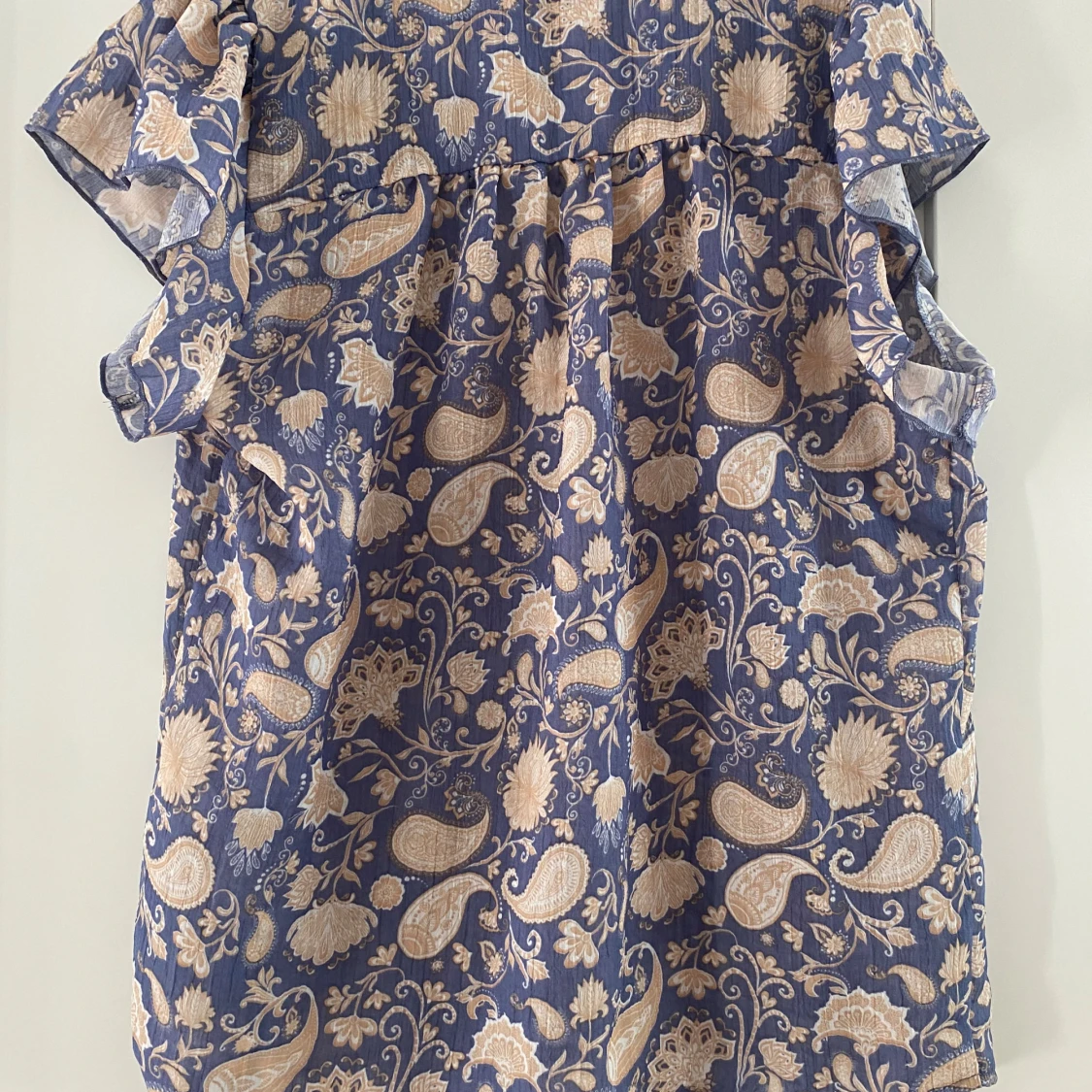 Blommig blus från Next i blått och beige - 3