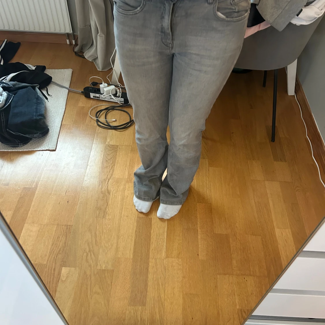 Grå bootcut jeans storlek 170