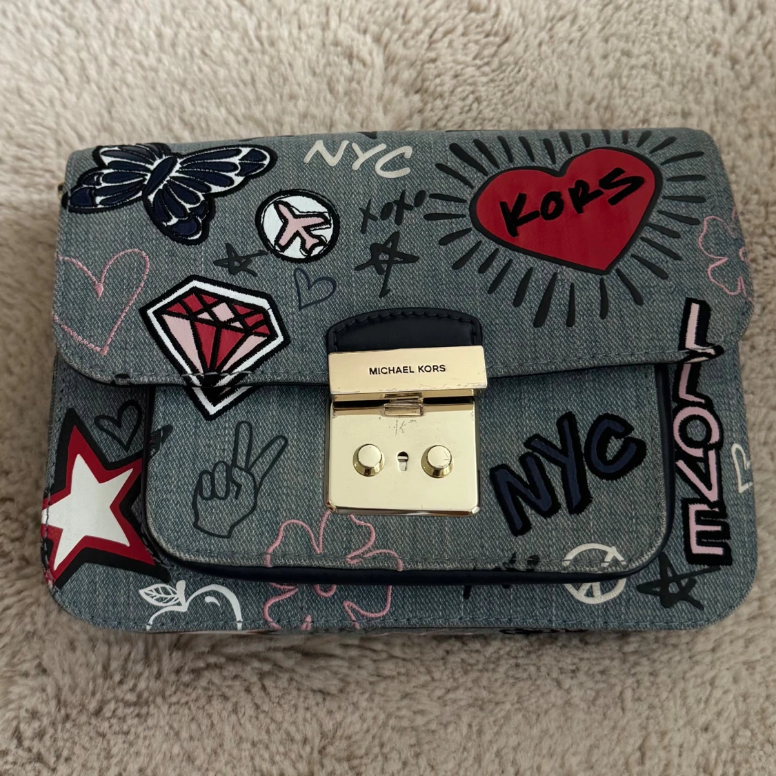 Michael Kors handväska med graffiti