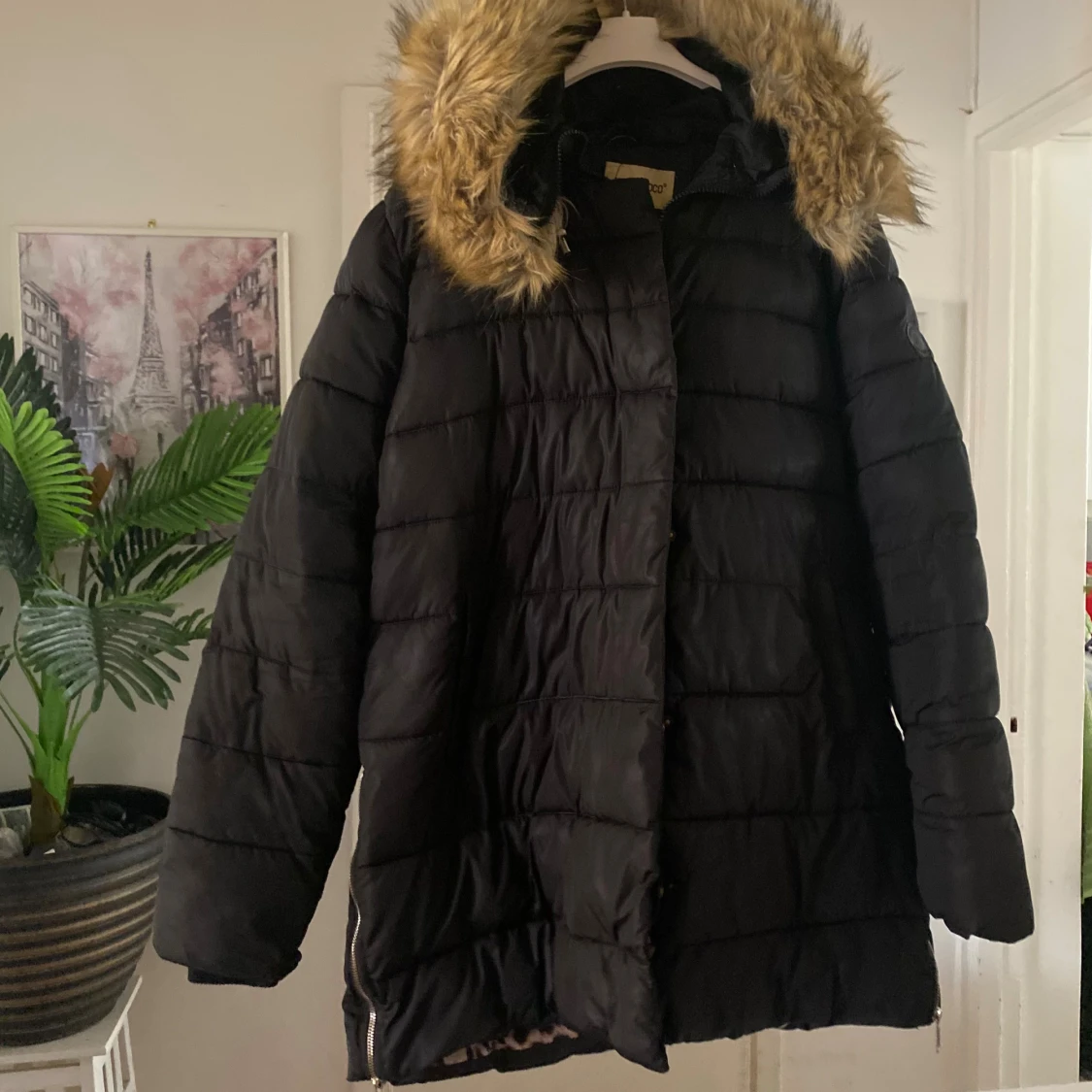 Svart pufferjacka med fuskpäls från Roco Baroco - 4