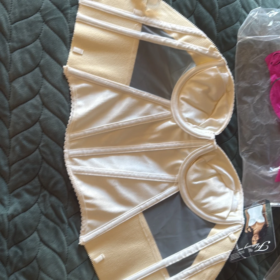 Champagnefärgad korsett från FLattering me - 3