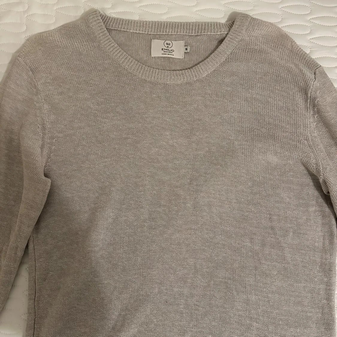 Beige stickad tröja från Emilio   - 1