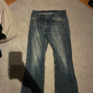 Lee Jeans  - Snygga vintage Lee jeans med sköna fades till och med telefon fade som är bra skick 