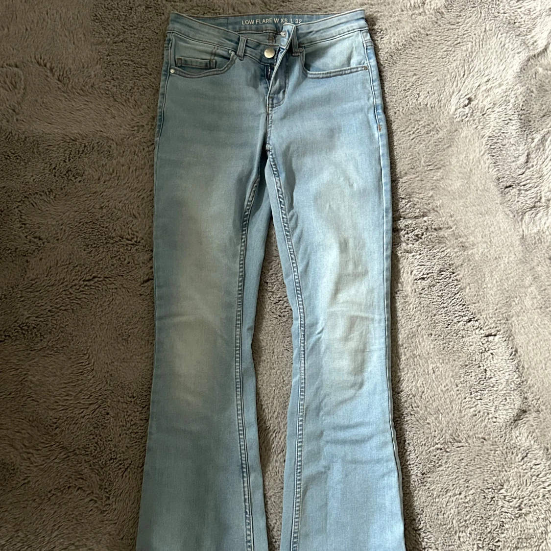 Ljusblå low flare jeans XS L32 - 2