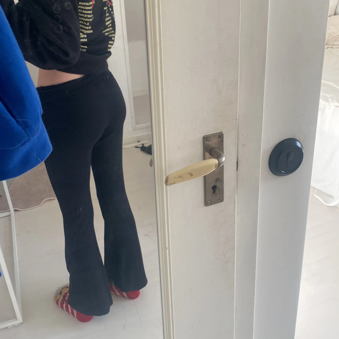 Svarta bootcut byxor med stretch - 1