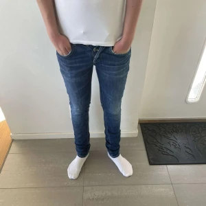 Dondup George jeans  - Säljer nu dessa dondup George jeans, skriv för fler bilder/frågor🙌🏼