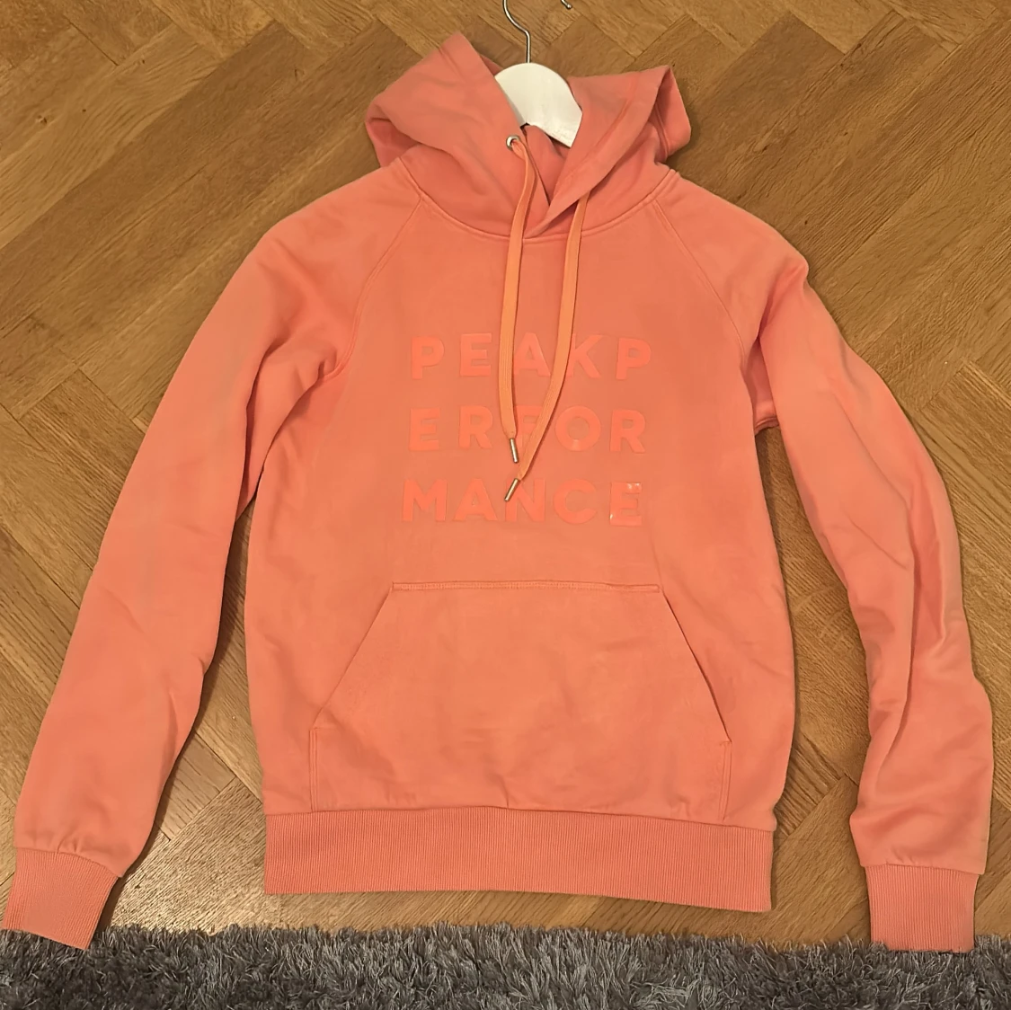 Korall hoodie från Peak Performance XS